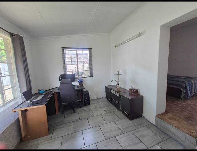 6 BEDROOM HOUSE FOR SALE IN BRAKPAN CENTRAL